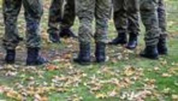 wehrdienst: 18-jährige bekommen post von der bundeswehr