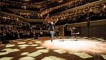 Thees Uhlmann in Hamburg: Kommt ein Dorf-Hoschi in die Elbphilharmonie