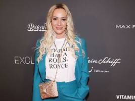 die bibel neben meinem bett: cora schumacher zeigt sich mit neuem mann an ihrer seite