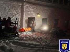 Einsatz bei klirrender Kälte: Feuerwehr muss unterkühlten Mann nachts vom Brocken retten