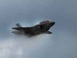 Konzentriertes Vorgehen: Außenexperte geht von Eingreifen der USA im Iran aus