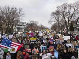 Nach ICE-Schuss auf Autofahrerin: Tausende bei Demonstrationen gegen US-Einwanderungsbehörde