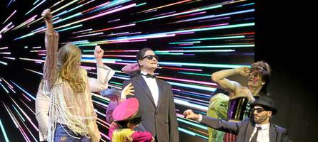 er war superstar, er war populär: das neue falco-musical trägt an manchen stellen dick auf