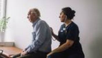 Abschiebungen: Eine Abschiebeoffensive wäre ökonomischer Unsinn