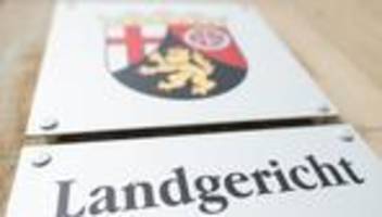 Messerstich als Notwehr?: Neuer Prozess um tödlichen Streit nach Grillparty