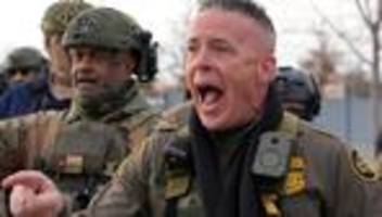 Nach tödlichen Schüssen: US-Regierung schickt noch mehr Bundesbeamte nach Minneapolis