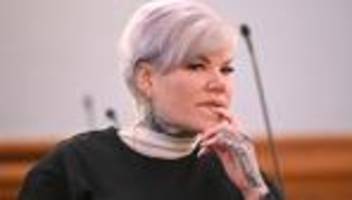 Promi vor Gericht: Hitlergruß auf der Bühne: Geldstrafe für Melanie Müller