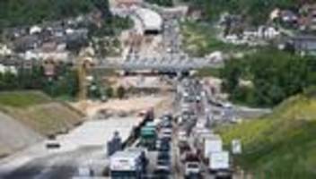 verkehr: a8-ausbau bei pforzheim: verkehr wechselt auf neue trasse