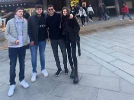 Patchwork-Reise nach Japan: Michael Ballack zeigt sich mit Freundin und Söhnen