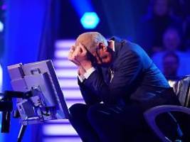 wer wird millionär?: ich rufe sie wieder an!! wuschiger jauch pfuscht kandidaten rein