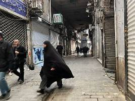 fast 50 prozent inflation: so schlecht geht es den iranern wirtschaftlich