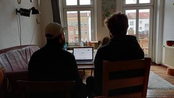 „fällt vom glauben ab“: wg deckt ungenehmigte airbnb-wohnungen in berlin auf
