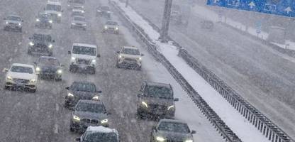 Winterwetter in Deutschland: Schnee und Glatteis durch Tief »Gunda« führen zu Flugausfällen