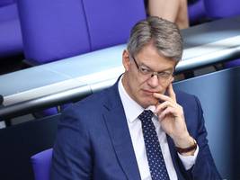 Milliardenzuschüsse: Bundestag will strengere Kontrolle der Bahn, das Ministerium winkt ab