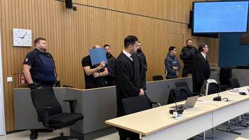 Frau des Angeklagten spielte ihre Männer gegeneinander aus