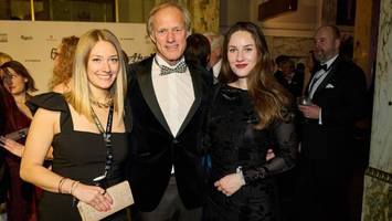 bällebad statt stehempfang: promis feiern bei „ahoi“-party