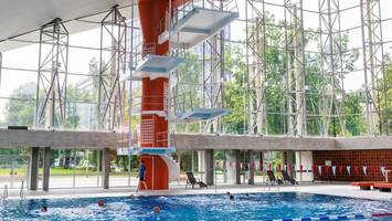 Nach Schneesturm: Bäderland öffnet seine Hallen früher als geplant