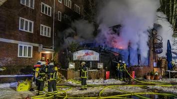 restaurant in barmbek ausgebrannt – bahnstrecke zeitweise gesperrt