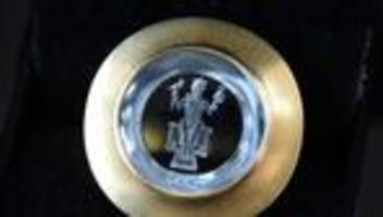 auszeichnungen: erfurter künstlerin gabriele stötzer erhält kaiserring