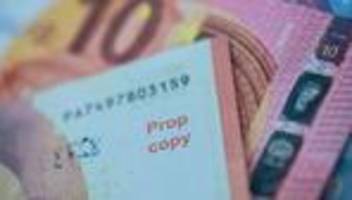 Kriminalität: Polizei erwischt Autofahrer mit über 4.000 Euro Falschgeld