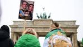Massenproteste im Iran: Hunderte demonstrieren in Berlin für Irans Protestbewegung
