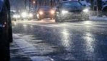 Unwetterwarnung: Wegen Glatteis-Warnung ist Vorsicht geboten