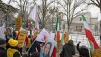 Proteste im Iran : Deutschland und weitere Länder bestellen iranische Botschafter ein