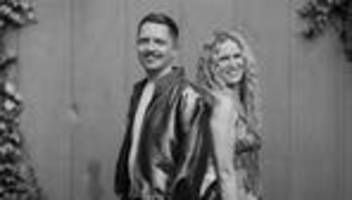 intimität in langzeitbeziehungen: zum sex verabreden: super oder super unsexy?