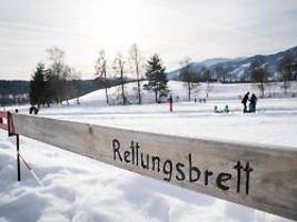 risiko im winter : eingebrochen ins eis: so hilft man richtig