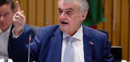 Gelsenkirchen: Herbert Reul spricht über Sparkassen-Einbruch