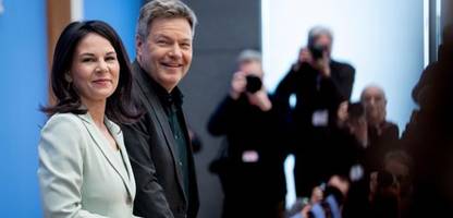 Schmähgedicht auf Habeck und Baerbock: Ein Baum schlägt keine Pfade