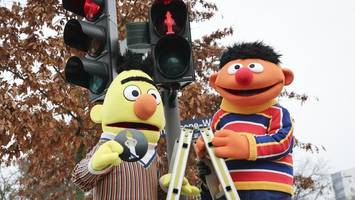 Als Ampelmännchen: Ernie und Bert regeln jetzt in Lokstedt den Verkehr