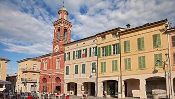 erdbeben erschüttert urlaubsregion – menschen fliehen auf die straßen