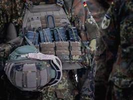 höchstzahlen im jahr 2025: immer mehr menschen verweigern den kriegsdienst