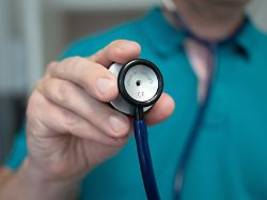 mutter bringt fall ins rollen: kinderarzt wegen mutmaßlichen kindesmissbrauchs festgenommen