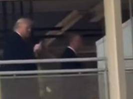 Präsident sagt Fuck you: Trump zeigt pöbelndem Arbeiter den Mittelfinger