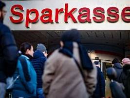 Über nachfrage verwundert? : schließfach geplündert: was das finanzamt jetzt wissen will