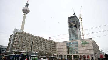 hängepartie um zukunft von galeria am alexanderplatz geht weiter