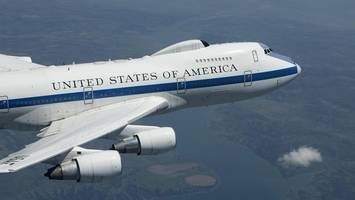 Weltuntergangsflugzeug landet in Los Angeles – Rätsel um Minister an Bord