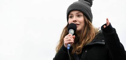 luisa neubauer streamt live aus der antarktis in deutsche klassenzimmer - unterricht zum klimawandel