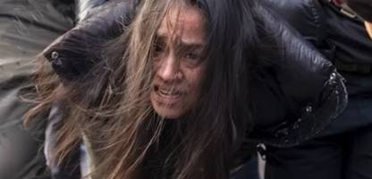 USA: ICE-Beamte in Minneapolis zerren Frau aus Auto: »Ich habe nur versucht zum Arzt zu gehen«