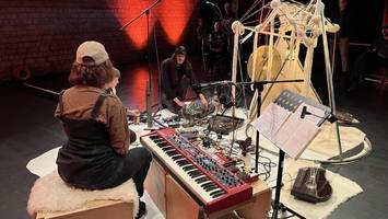 Festivaleröffnung auf Kampnagel: Ist das jetzt ein Konzert, oder was?