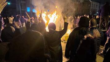 Hamburg denkt an Demonstranten im Iran: „Möge das Regime in den Abgrund stürzen“