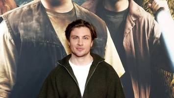 „die drei ???“: für jannik schümann wird ein kindheitstraum wahr