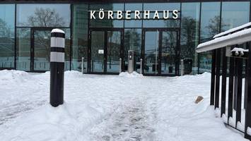 Fünf Zuständige auf 200 Metern: Schneeräumen vorm Körberhaus