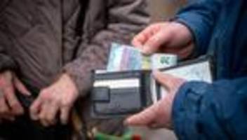 Altersarmut: Mehr Rentner auf Sozialhilfe angewiesen