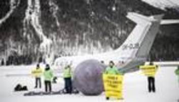Klimaschutz: Im Privatjet nach Davos: Greenpeace fordert Verbot