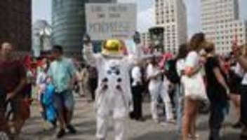 wohnungsmangel: jüngere und ältere menschen finden laut einer studie kaum eine wohnung