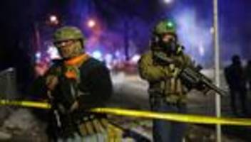 minneapolis: ice-bundesbeamter schießt mann bei protesten ins bein