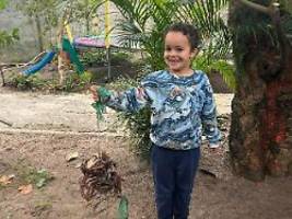 Polizei bittet um Mithilfe: Achtjähriger in Frankfurt auf dem Weg zur Schule verschwunden